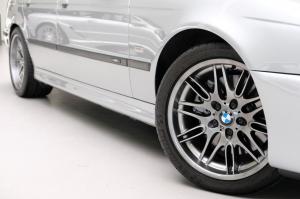 BMW M5 2001 года  (EU)